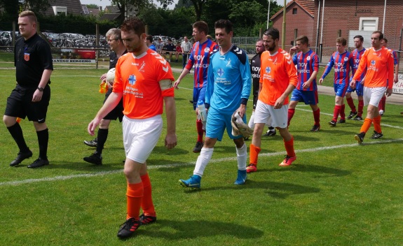 Opkomst spelers bij Heijen 1 - Gassel 1