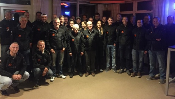 Nieuwe jassen coaches, leiders en begeleiders