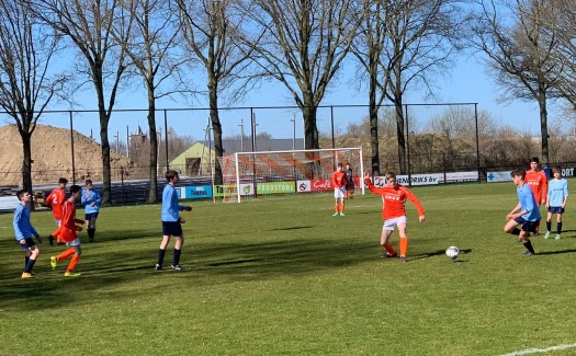 Senna van de Maas tegen zijn oude ploeggenoten