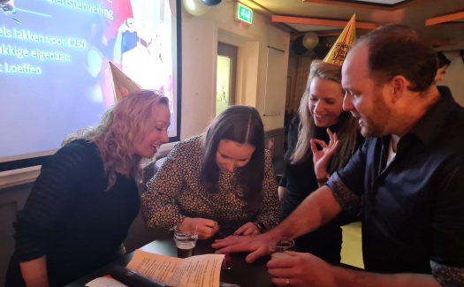 Uitvoering dienst nagels lakken