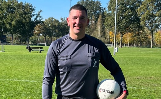 Nieuwe scheidsrechterstenue