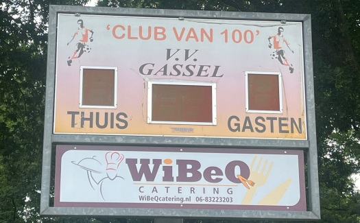 Nieuwe sponsor scorebord