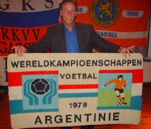 Johan Neeskens met het vloerkleed