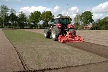 Renovatie velden (05 mei 2004)